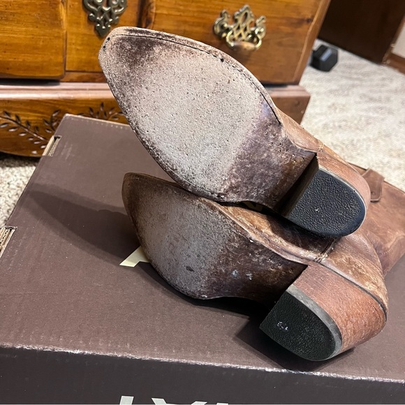 Ariat women’s Josefina distressed western boots. - Picture 2 of 6